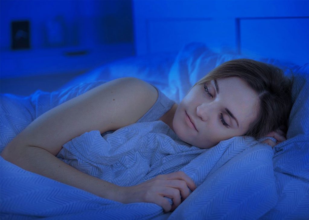 Bahayakah Menggunakan Lensa Kontak Saat Tidur?