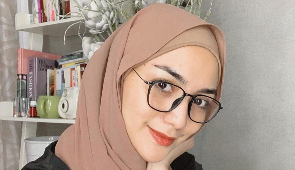 Tips Memilih Kacamata untuk yang Menggunakan Hijab