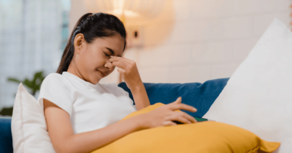 Inilah Akibat Scrolling Tik Tok Berjam-Jam yang Bikin Mata Lelah