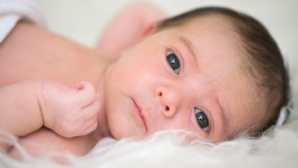 Bagaimana Perkembangan Penglihatan Newborn Baby?
