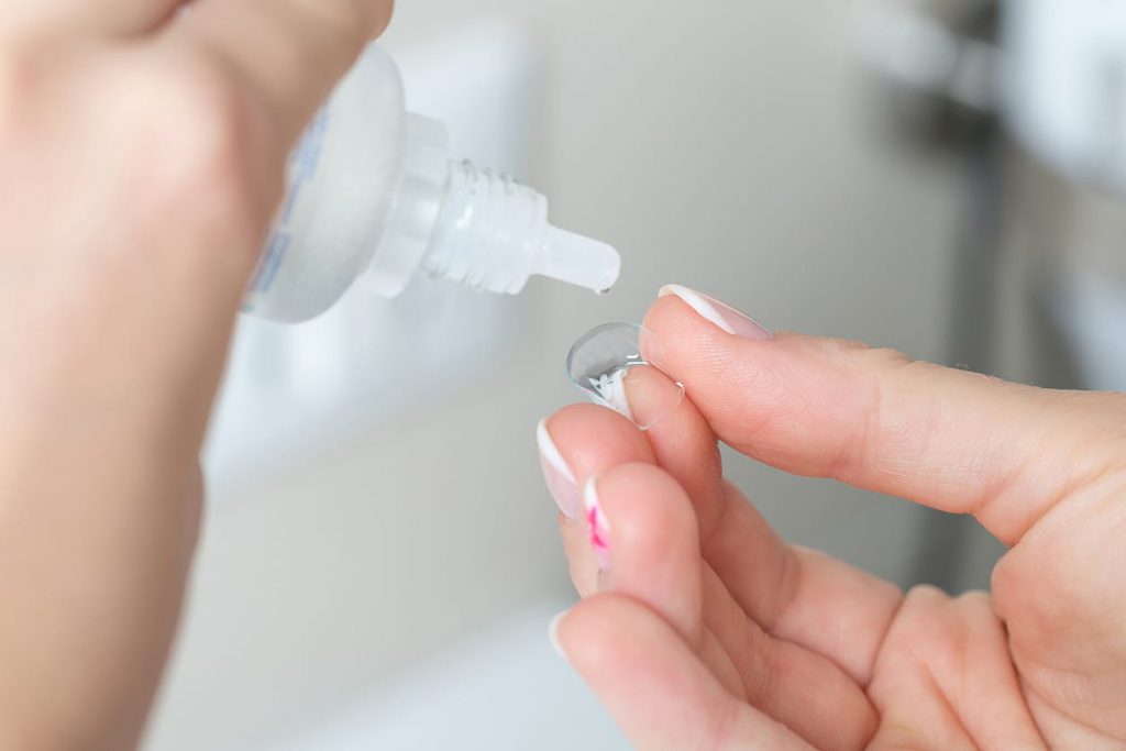 Tips Memakai Softlens untuk Mata Minus