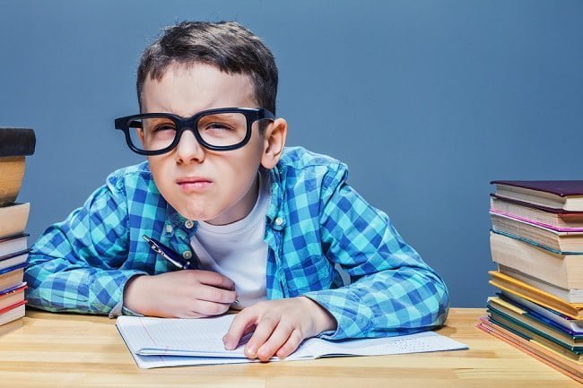 Mata Minus Sejak Kecil? Ini Tips Cara Mengobatinya