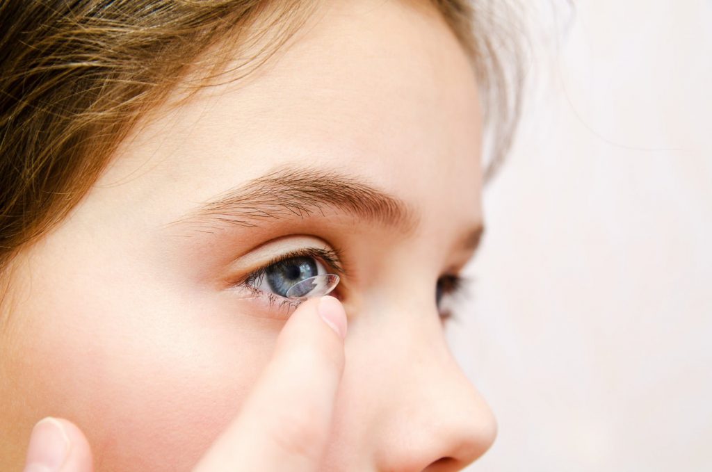 Hal yang Harus Diperhatikan Ketika Menggunakan Softlens untuk Mata Minus