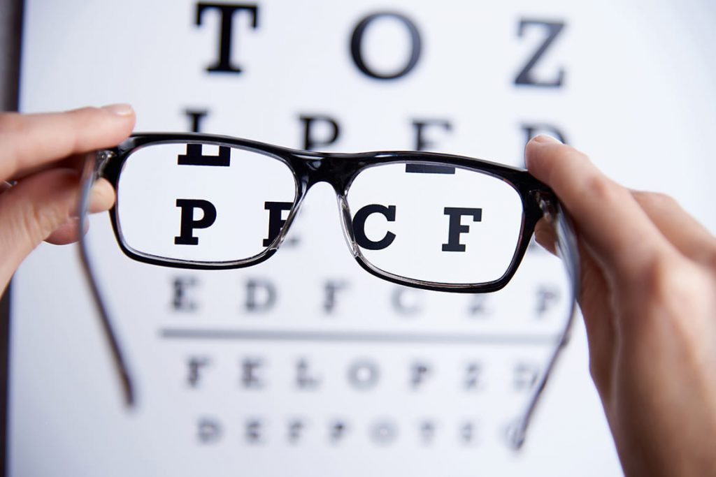 Mengapa Seseorang Bisa Mengalami Low Vision?