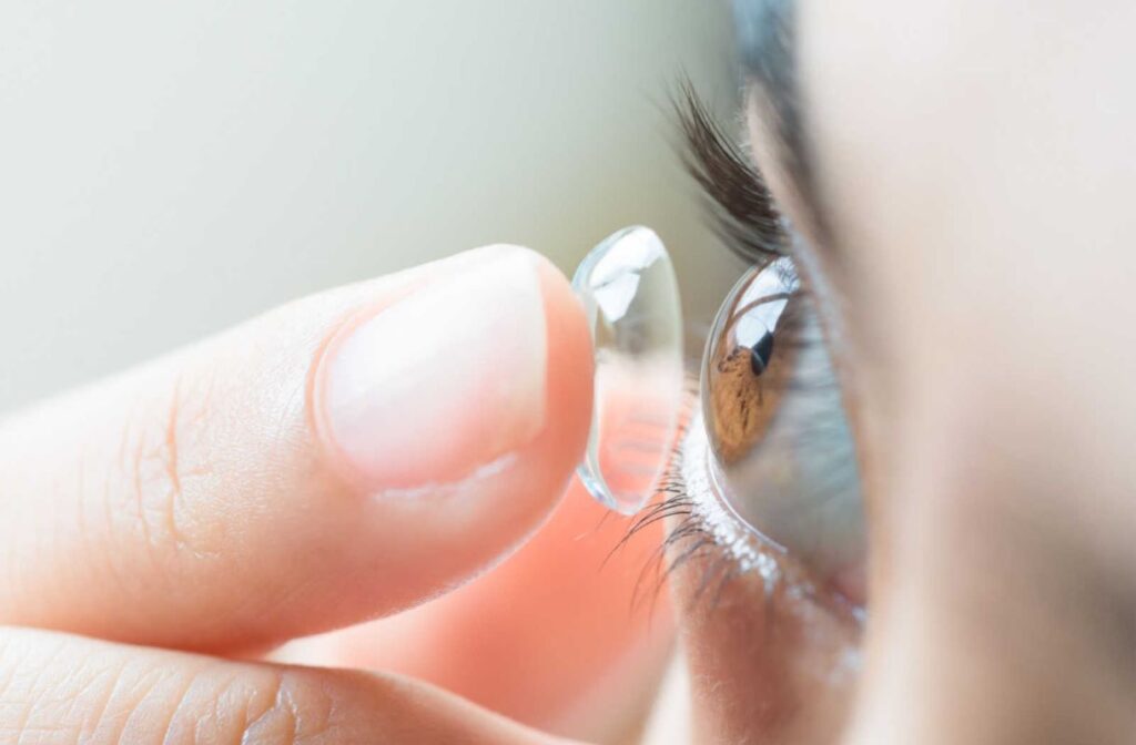 Baru Pakai Lensa Scleral? Ini Cara Beradaptasi agar Mata Cepat Terbiasa