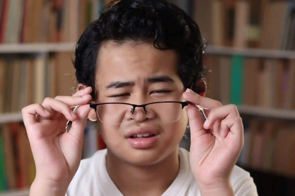 Malas Pakai Kacamata Bisa Sebabkan Lazy Eyes? Begini Penjelasan Medisnya