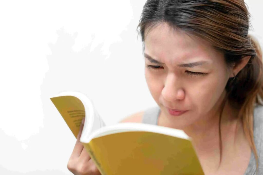 Mata Sering Mengernyit Saat Kerja? Waspadai Gejala Minus Mata pada Orang Kantoran