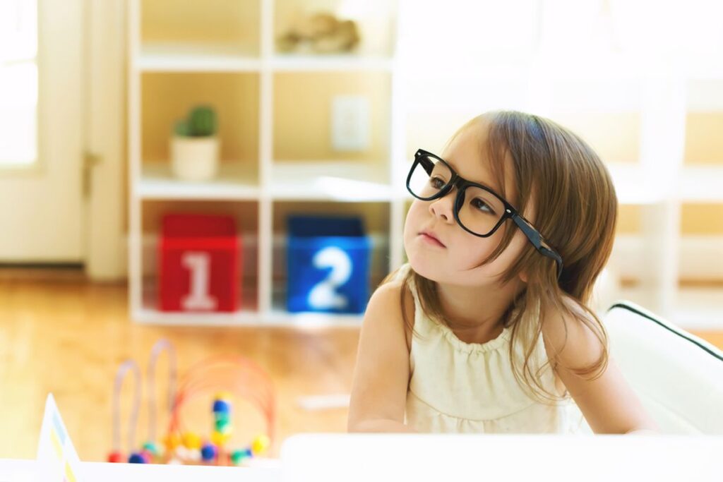 Mengapa Anak-Anak Bisa Mengalami Mata Minus Tinggi?