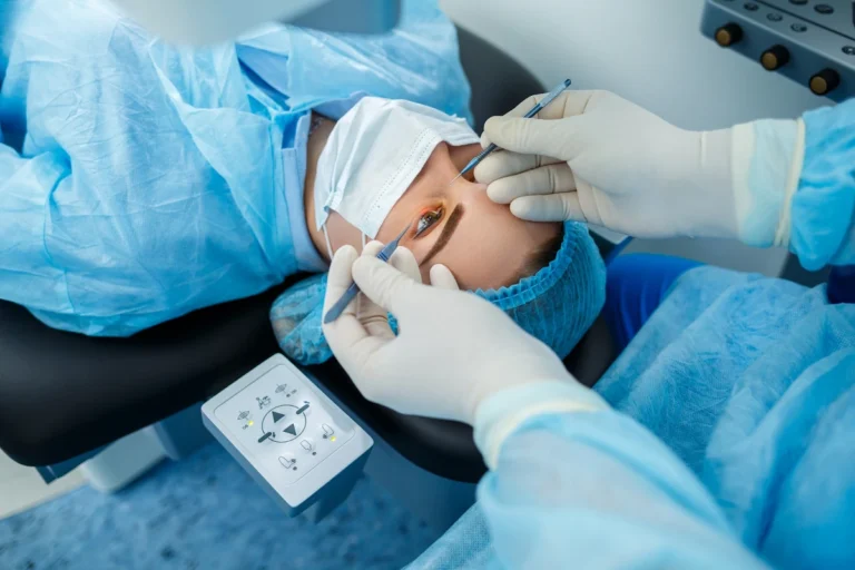 Jangan Terburu-Buru LASIK! Ini Kondisi yang Membuat Anda Belum Layak Menjalani Operasi