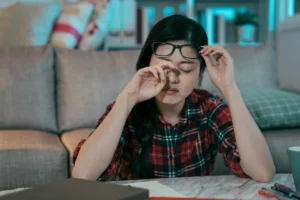 Tiba-Tiba Sulit Melihat Jelas? Bedakan Mata Lelah dengan Gangguan Mata Serius